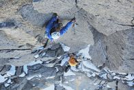 Bergwelten – L-r: Andy Parkin und Steve House klettern die Nordwand des Petit Dru