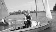 Die Seefee – - Erna (Madeleine Lierck) und Biggi (Katrin Martin) auf dem Segelboot.
