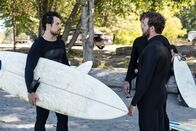 Wild Cards – Cole Ellis (Giacomo Gianniotti, l.); Chilly (Patch May, r.)