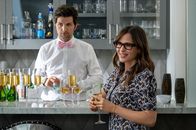 Party Down – Henry Pollard (Adam Scott, l.); Evie Adler (Jennifer Garner, r.)