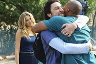 Scrubs - Die Anfänger – Der Abschied naht: J.D. (Zach Braff, M.), Turk (Donald Faison, r.) und Elliot (Sarah Chalke, l.) ...