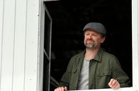 WaPo Bodensee – Anton Kukies (Mathias Harrebye-Brandt) ist Besitzer eines Wassertaxibetriebes am Bodensee.