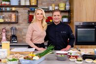 Silvia kocht – Silvia Schneider und Kai Lindner kochen zusammen „Tom Kha Gai (Thailändische Kokos Suppe)“ und „Grünes Thaicurry mit Alpengarnelen aus dem Ötztal“.
