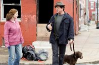 Rocky Balboa – Seit langem trauert Rocky (Sylvester Stallone, r.) um seine Frau Adrian, die an Krebs verstorben ist. Da lernt er die Kellnerin Marie (Geraldine Hughes, l.) kennen ...