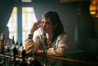 Blind – Besucht ihren Freund den Barkeeper: Lia von Blarer als Milla Nova