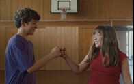 Dancing Queen – Edvin (Sturla Puran Harbitz, links) und Mina (Liv Elvira Kippersund Larsson, rechts) kommen sich näher.