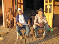 Expeditionen: Extrem! – Die letzten Bewohner einer Geisterstadt im Death Valley: Vater und Sohn.
