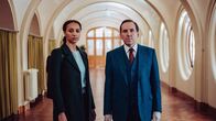 Professor T – Lisa Donckers (Emma Naomi) und Jasper Tempest (Ben Miller)