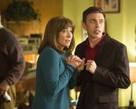 The Middle – L-R: Frankie Heck (Patricia Heaton) und Brad Bottig (Brock Ciarlelli)