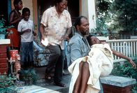 Die Jury – Ab Bildmitte n.r.: Gwen Hailey (Tonea Stewart), Carl Lee Hailey (Samuel L.Jackson), Tonya Hailey (RaéVen Larrymore Kelly)