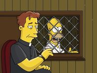 Die Simpsons – Homer (r.) stellt Pater Sean (l.) zur Rede, doch als es aus der Internatsküche nach Pfannkuchen riecht, beschließt Homer, katholisch zu werden ...