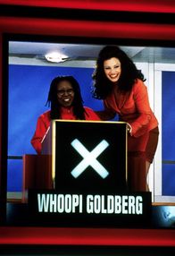 Die Nanny – Als Fran (Fran Drescher, re.) Maxwell aus der Fernsehaufzeichnung holen will, weil genau jetzt der beste Moment ist, um schwanger zu werden, trifft sie auf Whoopi Goldberg.
