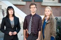 Criminal Minds – Stehen vor einem Rätsel: Prentiss (Paget Brewster, l.), Reid (Matthew Gray Gubler, M.) und Ashley (Rachel Nichols, r.) ...