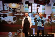Heißmann + Rassau – Während der Restaurantbesitzer (Martin Rassau, links) noch die kurzfristige Absage einer großen Hochzeitsfeier verdaut, schmiedet sein Kellner (Volker Heißmann) bereits ganz neue Pläne.