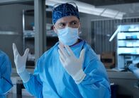 Atlanta Medical – Wird Dr. Randolph Bell (Bruce Greenwood) sein Geheimnis auch während einer Operation bewahren können?