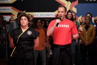 The Goldbergs – Adam J. Goldberg (Oliver Cooper, l.); Mr. Mellor (Bryan Callen, r.)