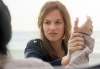Blueprint – Nachdem Siri (Franka Potente, re.) von ihrer „künstlichen“ Identität erfahren hat, schlägt ihre Liebe zu Iris in Hass um.