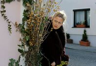 Lindburgs Fall – Die Boulevardreporterin Caroline Bächle (Barbara Schöneberger) ist auf der Suche nach einer heißen Story.