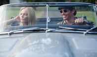 Straw Dogs - Wer Gewalt sät – Amy Sumner (Kate Bosworth) und ihr Mann David (James Marsden) ziehen aus der Großstadt in Amys idyllischen Heimatort Blackwater. Doch anstelle wohltuender Zweisamkeit, machen den beiden alte Bekanntschaften aus Amys früherem Leben das Leben schwer.