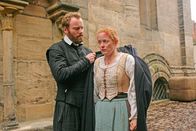Die Seelen im Feuer – Mark Waschke (Cornelius Weinmann), Silke Bodenbender (Johanna Wolff).
