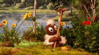 Unser Sandmännchen – Pitti erfindet ein neues Spiel mit Moppis Harke.