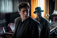 No Sudden Move – No Sudden Move Kollegen aus alter Zeit: Benicio Del Torro als Roland Russo, Don Cheadle als Curt Goynes Copyright: SRF/Warner Bros. Ent.