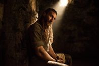 Black Sails – Wurde von Woodes Rogers in den Kerker von Nassau eingesperrt: Captain Vane (Zach McGowan) ...