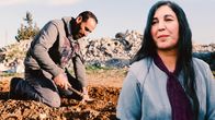 Tatort Syrien – Die Aufbauarbeit in Syrien hat begonnen. Abu Feyrous hilft als Freiwilliger bei den Grünhelmen in Aleppo. Anoud Daqouri ist Bürgermeisterin von al-Hasaka, nahe der türkischen Grenze.