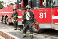 Chicago Fire – Bereit für den Einsatz: (l-r) Alberto Rosende als Gallo, Jesse Spencer als Matthew Casey