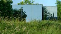 Kunst - Ob du willst oder nicht – Reflexionen von Herbert Golser: Spiegelwand in Klein Pöchlarn/NÖ.