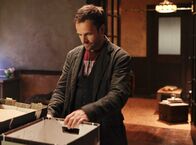 Elementary – Ein Fall von Kindesentführung beschäftigt Sherlock Holmes (Jonny Lee Miller) ...
