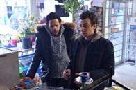 Man Seeking Woman – Mike (Eric André, l.); Josh Greenberg (Jay Baruchel, r.)