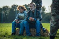 neoriginal: Generation Z – Die Aktivitäten der von Billy (Ava Hinds-Jones) angeführten Bürgerwehr laufen aus dem Ruder. Morgan (Robert Lindsay) droht sogar die Hinrichtung.
