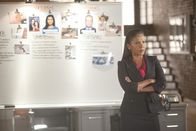 Castle – Weiß sie die Arbeit ihres Teams wirklich zu schätzen? Captain Victoria Gates (Penny Johnson); Weiß sie die Arbeit ihres Teams wirklich zu schätzen? Captain Victoria Gates (Penny Johnson)