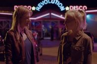 Das Verschwinden – Die alleinerziehende Michelle Grabowski (Julia Jentsch, li.) tut sich schwer damit, dass ihre Tochter Janine (Elisa Schlott) ausgezogen ist.