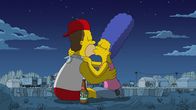 Die Simpsons – Homer (l.); Marge (r.)