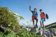 Bergwelten – Zwei Bergführer nach abgeschlossener Ausbildung