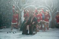 The Royals – Weihnachten steht vor der Tür - doch werden die Intrigen deswegen Pause machen? Cyrus (Jake Maskall, vorne) ...