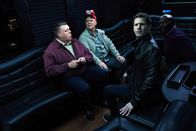Brooklyn Nine-Nine – V.l.: Scully (Joel McKinnon Miller), Hitchcock (Dirk Blocker), Jake Peralta (Andy Samberg), Terry Jeffords (Terry Crews)