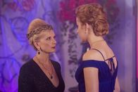 Nancy Drew – Celia Hudson (Teryl Rothery, l.); Nancy Drew (Kennedy McMann, r.)