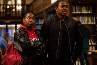 The Outlaws – Esme (Aiyana Goodfellow, l.); Christian Taylor (Gamba Cole, r.)