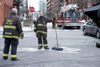Chicago Fire – Sie streiten sich gern, l-r: Patrick Blashill als Rutledge, Christian Stolte als Mouch