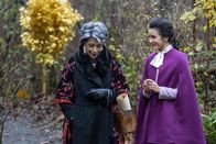 Nancy Drew – Diana Marvin (Judith Maxie, l.); Bess (Maddison Jaizani, r.)
