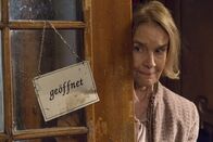Wilsberg – Die reiche und geistig verwirrte Hanni Haffner (Gudrun Gundelach) sucht Hilfe bei Wilsberg.