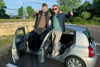 Einfach Retour – Lucas (l.) hat Reporter Jan Fitze von Paris bis nach Dijon chauffiert.