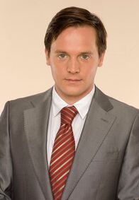 Geld.Macht.Liebe – Johannes Zirner in der Rolle des Frank von Rheinberg.