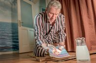 Praxis mit Meerblick – Michael Kubatsky (Michael Kind) macht einen interessanten Fund.