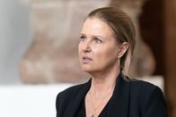 Die Chefin – Vera Lanz (Katharina Böhm) will nicht glauben, dass Noah de Boer (Lucas Bauer) schuldig ist, und spricht mit dem Richter über ihr ungutes Gefühl.