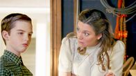 Young Sheldon – Sheldon Cooper (Iain Armitage, l.); Mary Cooper (Zoe Perry, r.)