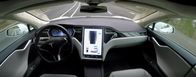 Hightech Revolution - Sternstunden der Technik – Armatur inklusive hochmodernem Bordcomputer eines Teslas.
